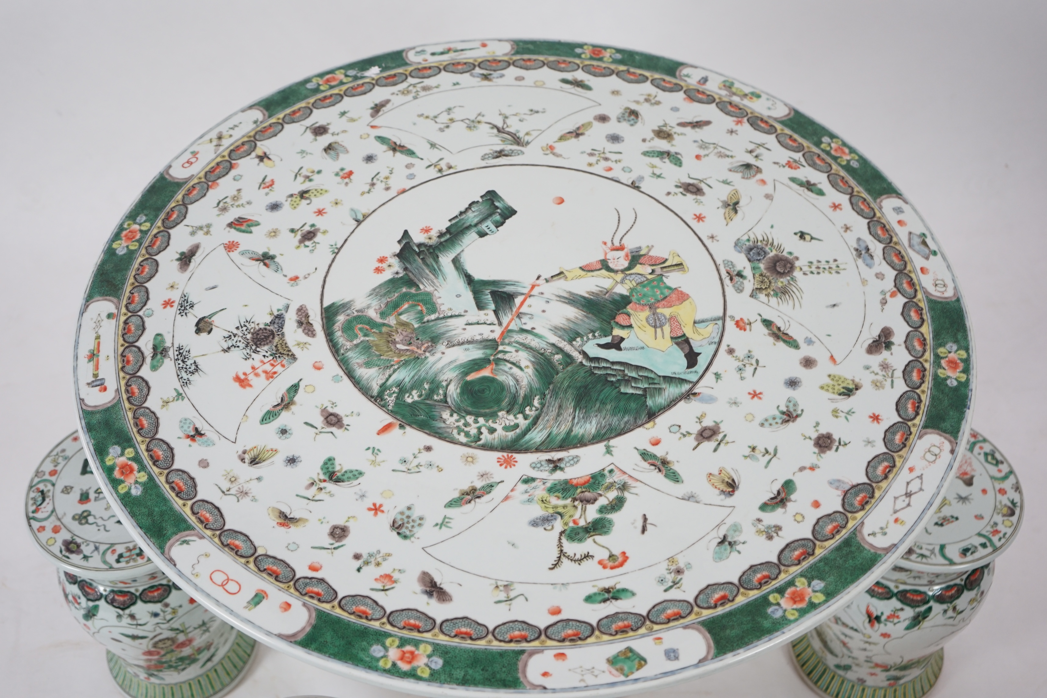 CORRECTION LATE 20th century, A large Chinese famille verte pedestal table and four matching stools